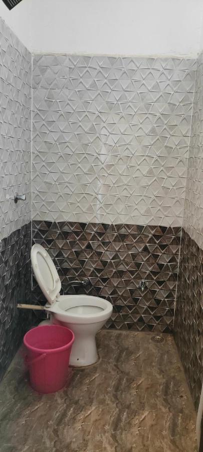 Hotel Yoran Inn & Restaurant By Wb Inn Sadabad Екстериор снимка